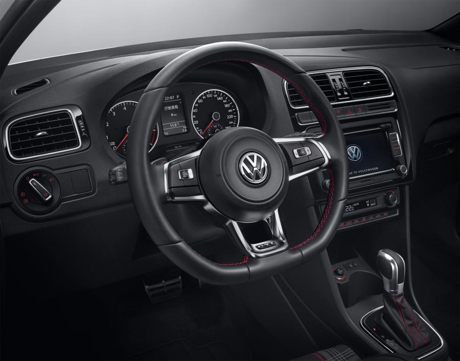  Volkswagen Polo GTi 2015 года  (CN) (фото 4 из 11)